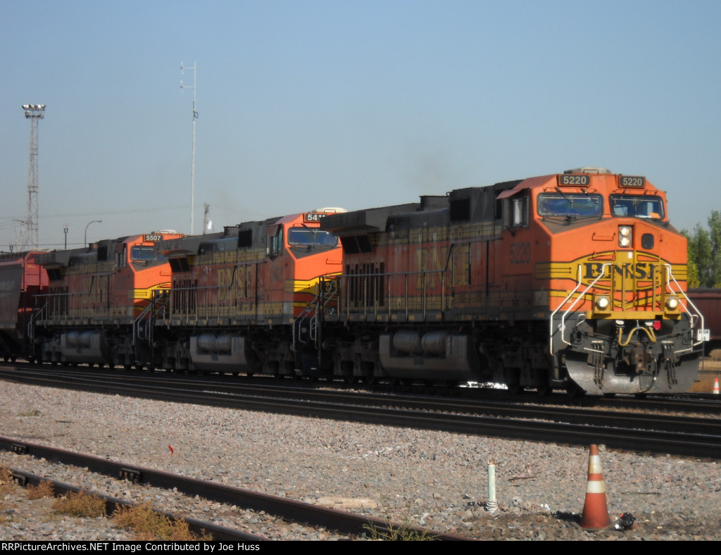 BNSF 5220 East